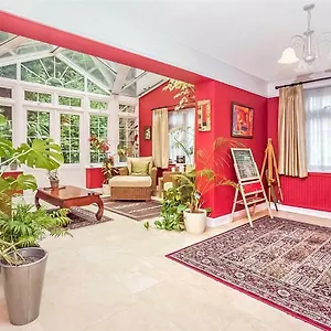 Highgate 4-bedroom Homestay London