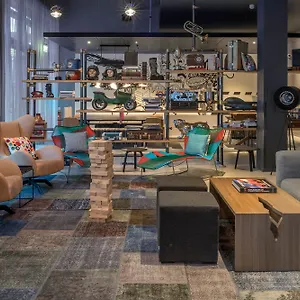Moxy Stratford