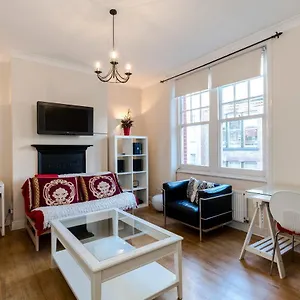 2 Bedroom Modern On Historic Marylebone Lane